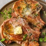 Chuletas de Cerdo en Mantequilla.