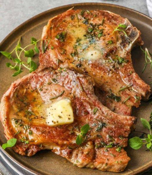 Chuletas de Cerdo en Mantequilla.