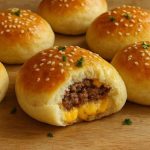 Panecillos Rellenos con Carne y Queso: Irresistibles y Caseros 🥖🧀