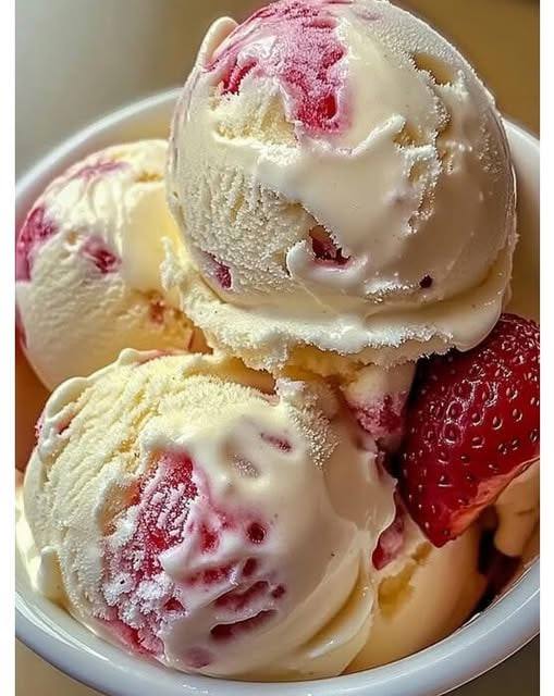 Helado de Fresa y Vainilla Casero: Un Postre Irresistible