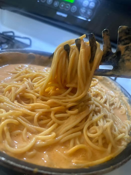 Espagueti Rojo con Queso