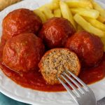Albóndigas con Salsa de Tomate Casera