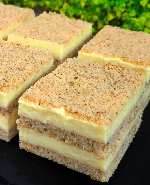 Bizcocho Esponjoso con Nueces y Crema de Vainilla