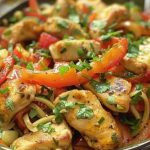 Tallarines salteados con pollo y verduras