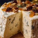 Queso Crema Cubierto de Nueces y Arándanos con Miel: El Aperitivo que Enamora