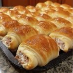 Rollitos de Medialuna con Queso Crema y Salchicha